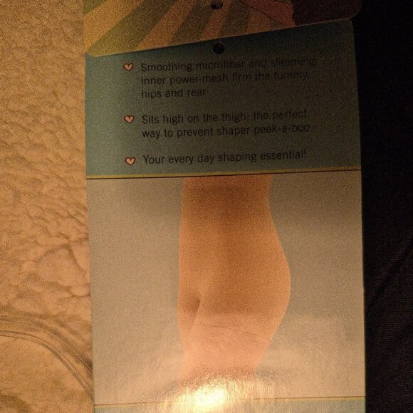 NWT SPANX Love Your Assets Black Girl Short (L) - Picture 3 of 6